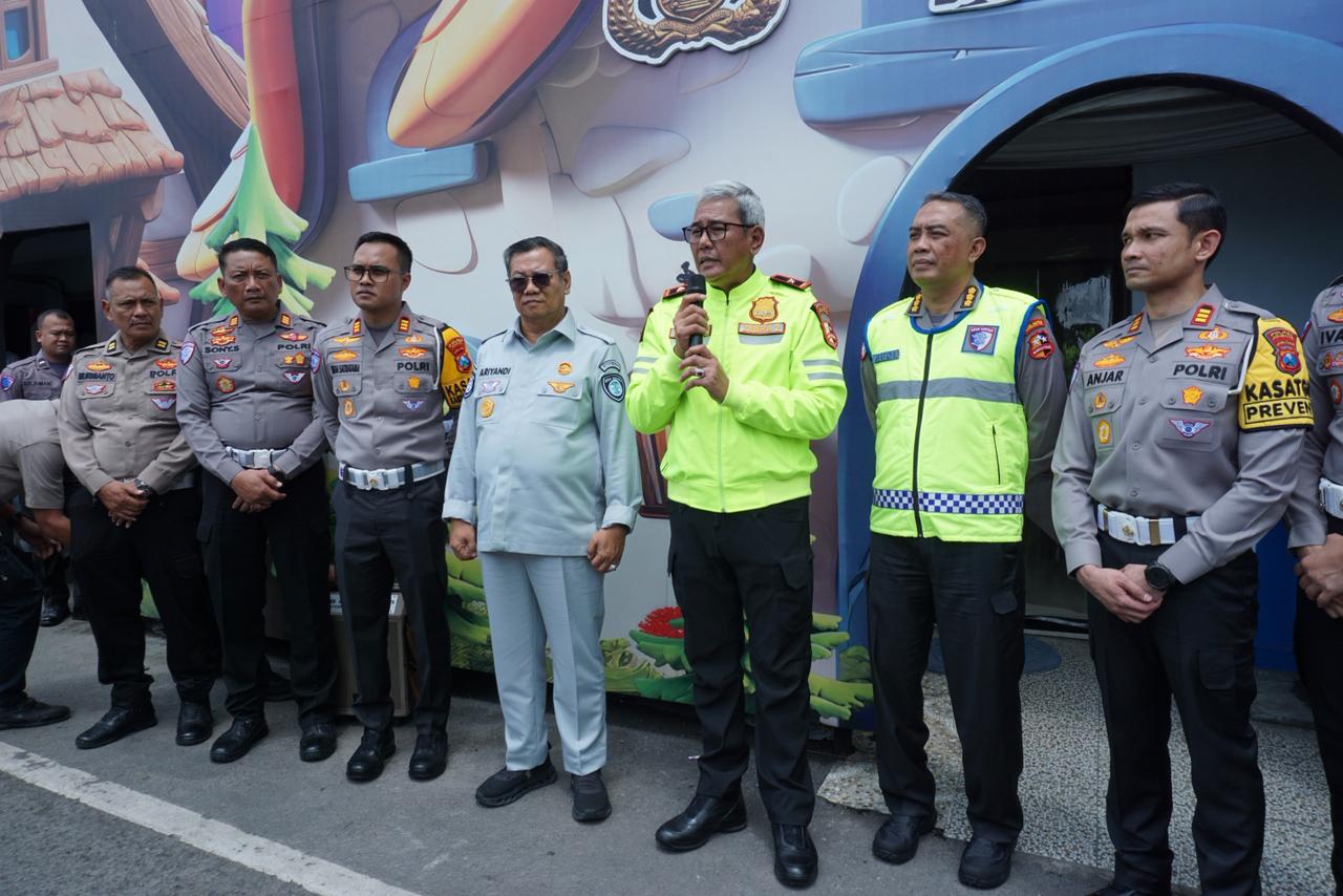 Kakorlantas Polri saat tinjau simpang tiga Mengkreng. (Foto: Polres Kediri)