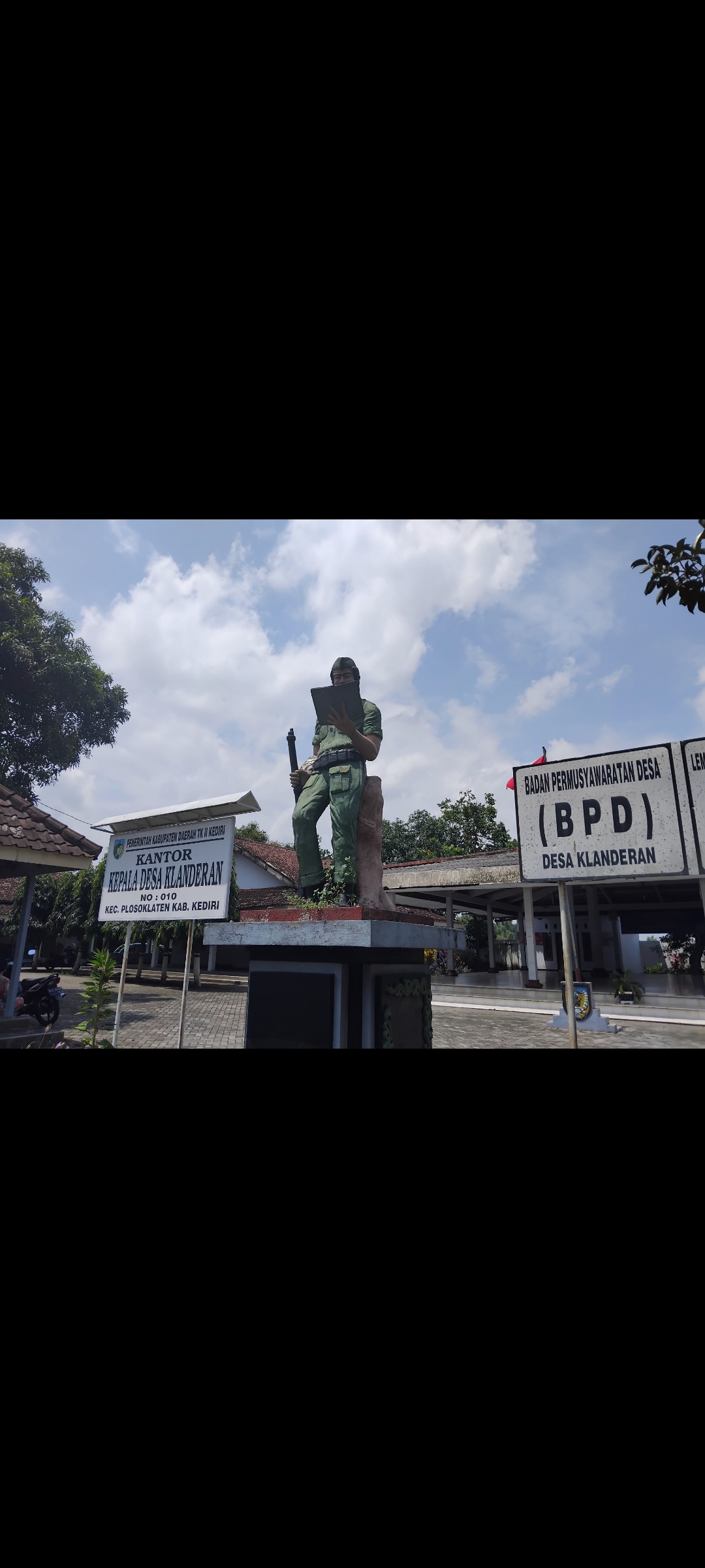 Balai Desa Klanderan dengan arsitektur sejarah (Diana Yunita)