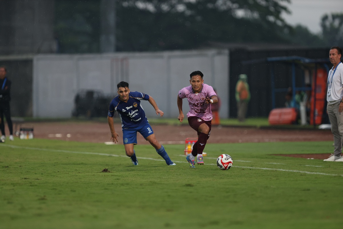 Pertandingan Persik Kediri kontra PSIM Yogyakarta di putaran pertama BRI Super League 2025/2026.