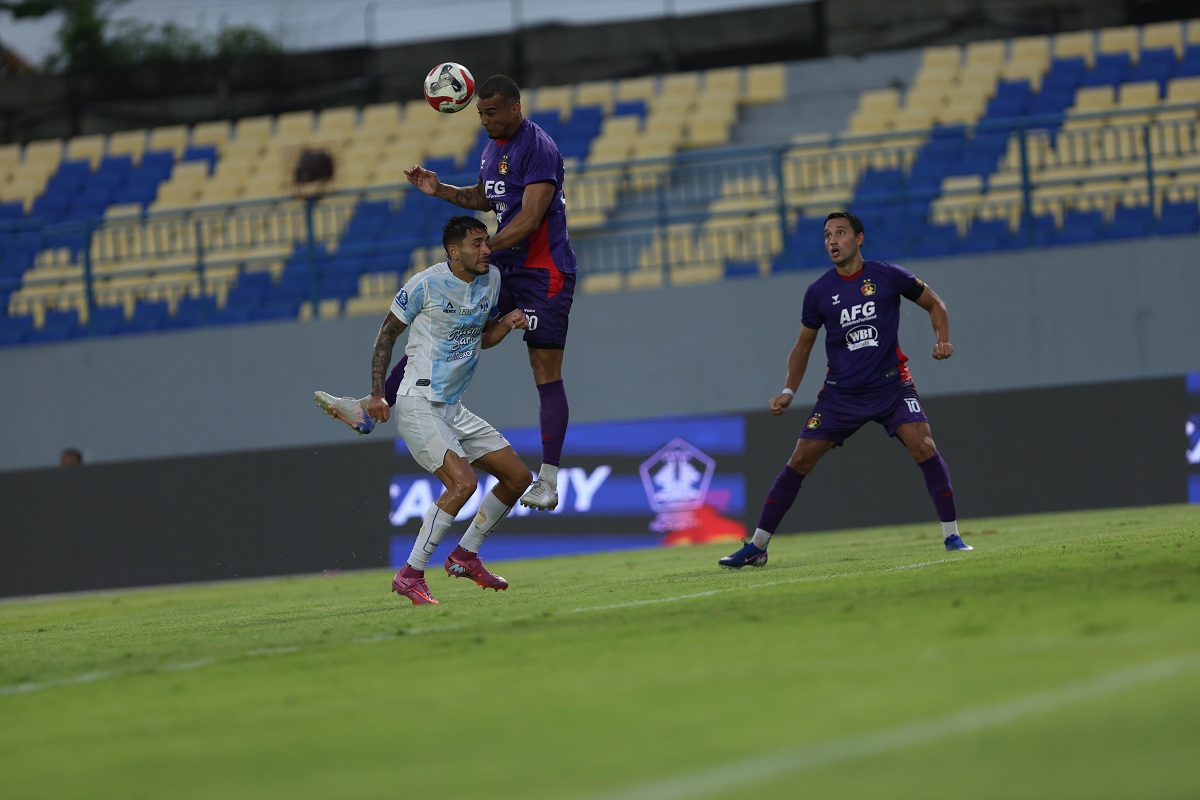 Laga Persik Kediri vs PSIM Yogyakarta berlangsung di Gelora Joko Samudro, Gresik pada Jumat (13/2).