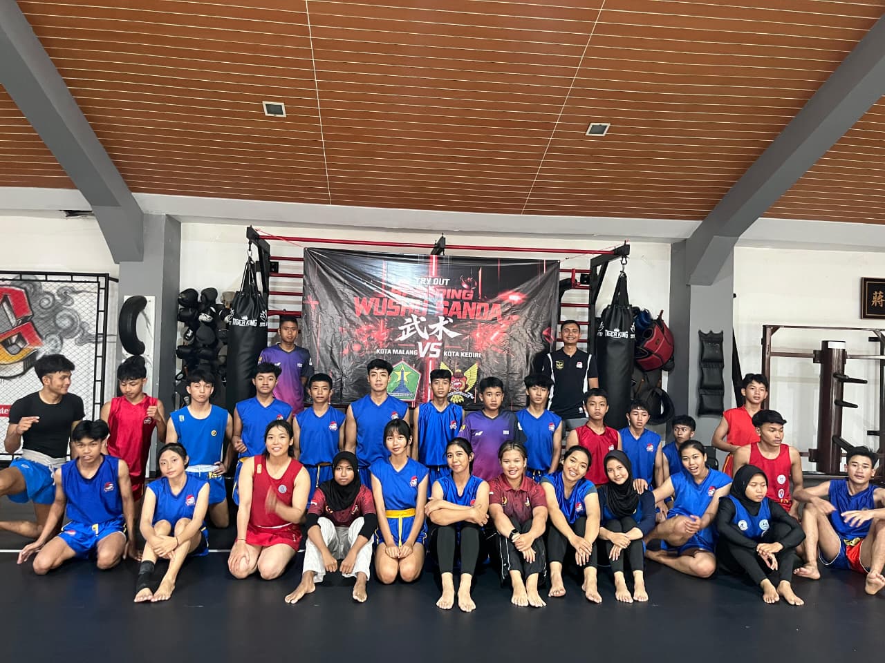 Para atlet wushu Kota Kediri saat melakukan try out di Kota Malang.