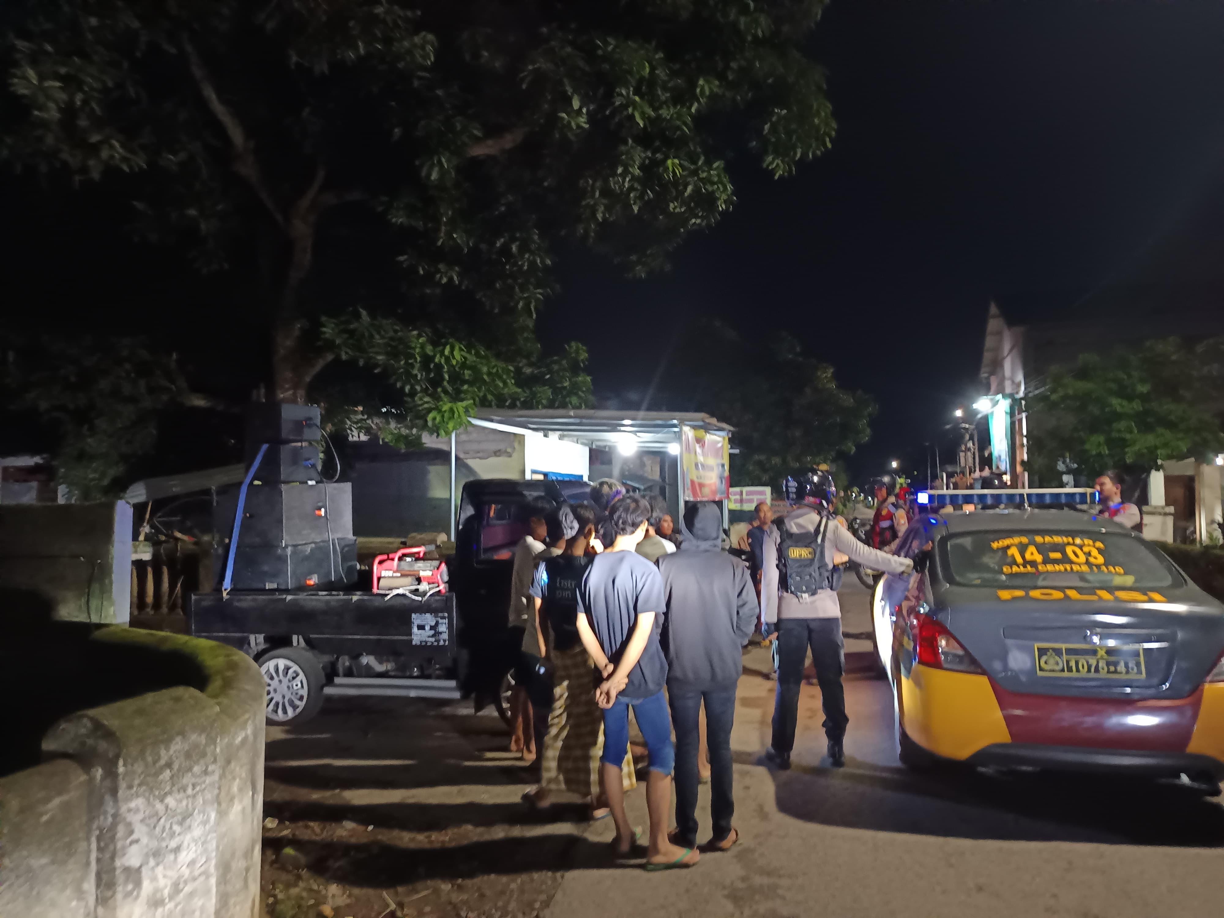 Polisi membubarkan SOTR.