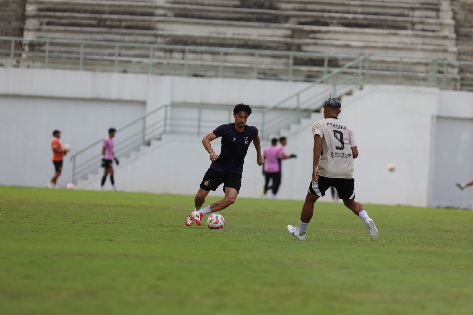 Pemain Persik Kediri Gavin Kwan Adsit saat latihan di Gelora Daha Jayati (GDJ), Kabupaten Kediri.