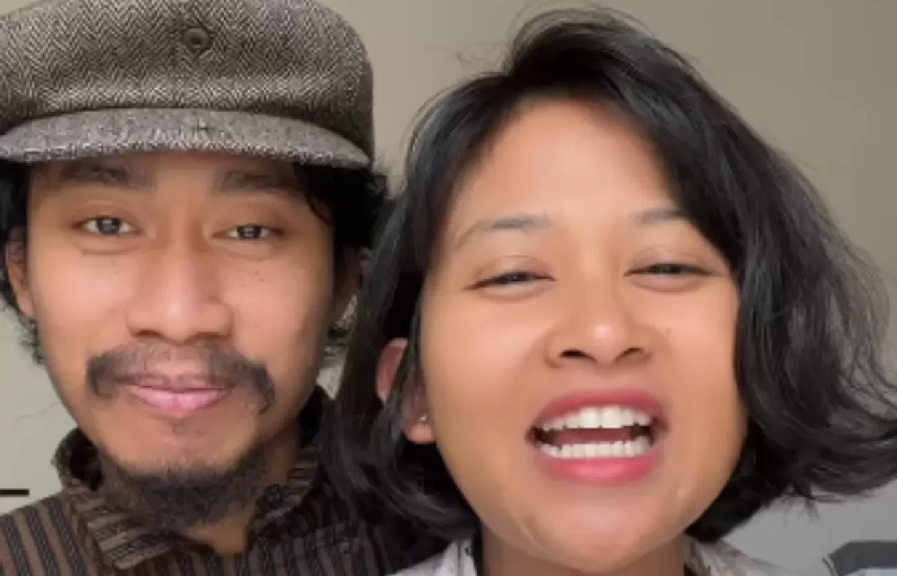 Dwi Sasetyaningtyas dan Arya Iwantoro