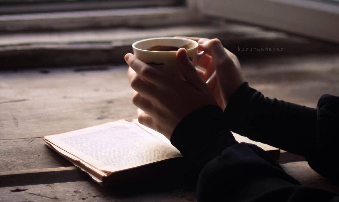 Suka minum kopi saat sahur? Pastikan kamu tahu batasannya agar puasa tetap lancar tanpa dehidrasi.