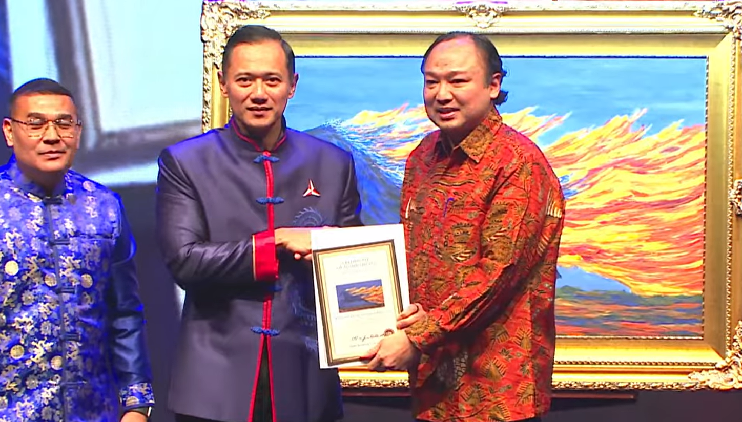 Dato Low Tuck Kwong, pemenang Lelang Lukisan SBY