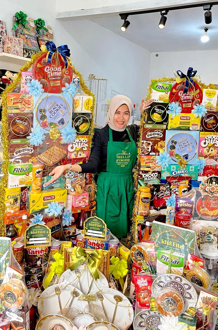 Pengusaha parcel banjir pesanan di bulan Ramadan.