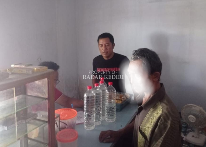 Polsek Pare lakukan razia penjual miras tidak berizin (Foto:Polsek Pare)