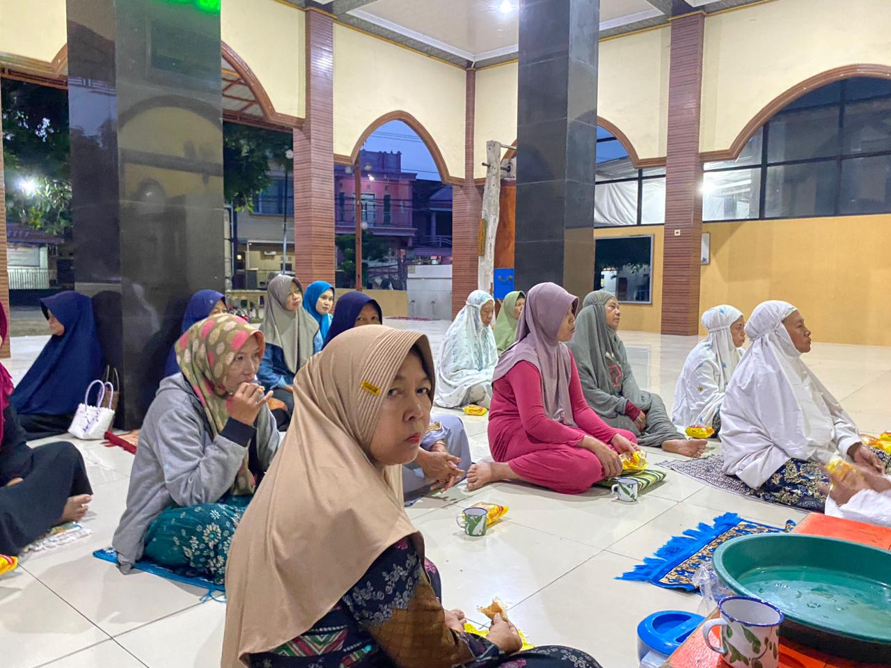 Suasana pengajian ahad pagi di Masjid Baitussalam (Diana Yunita/JPRK)