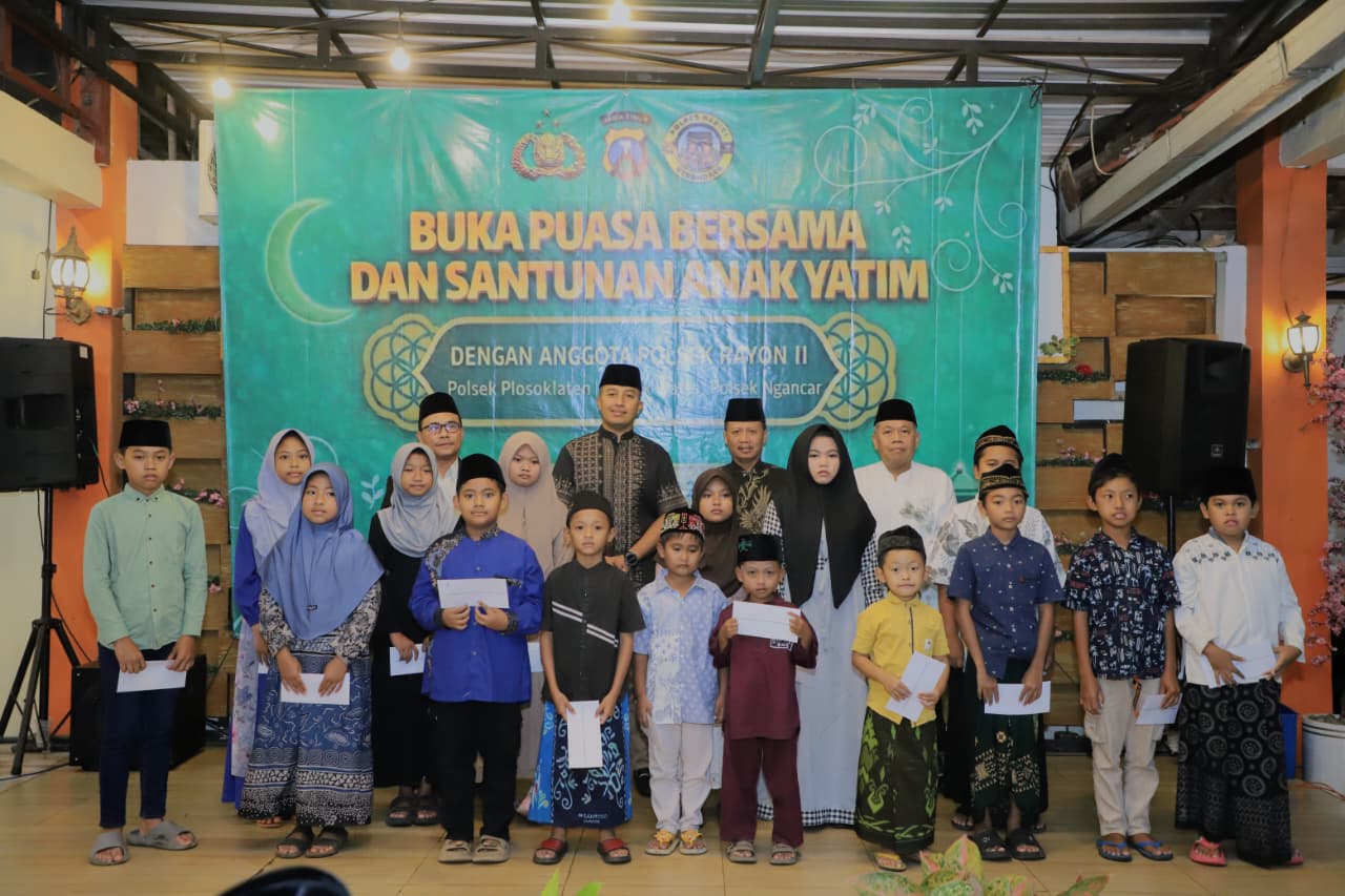 Kapolres Kediri bersama anak yatim