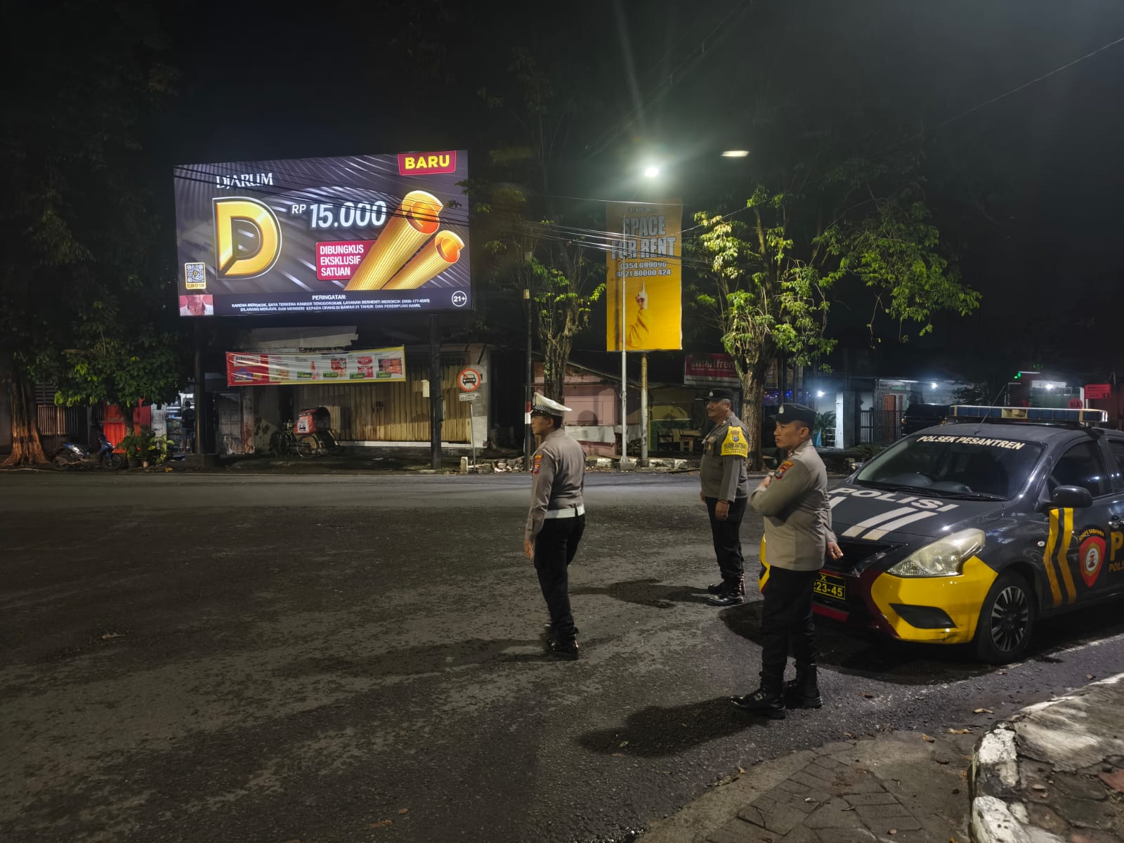 Polisi lakukan patroli saat sahur di wilayah Kecamatan Pesantren.