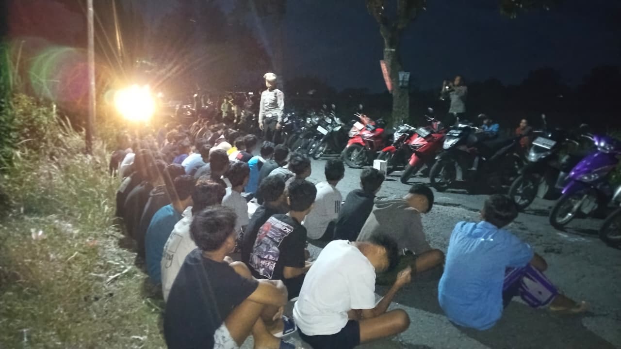Polsek Plosoklaten mengamankan puluhan pemuda balap liar.