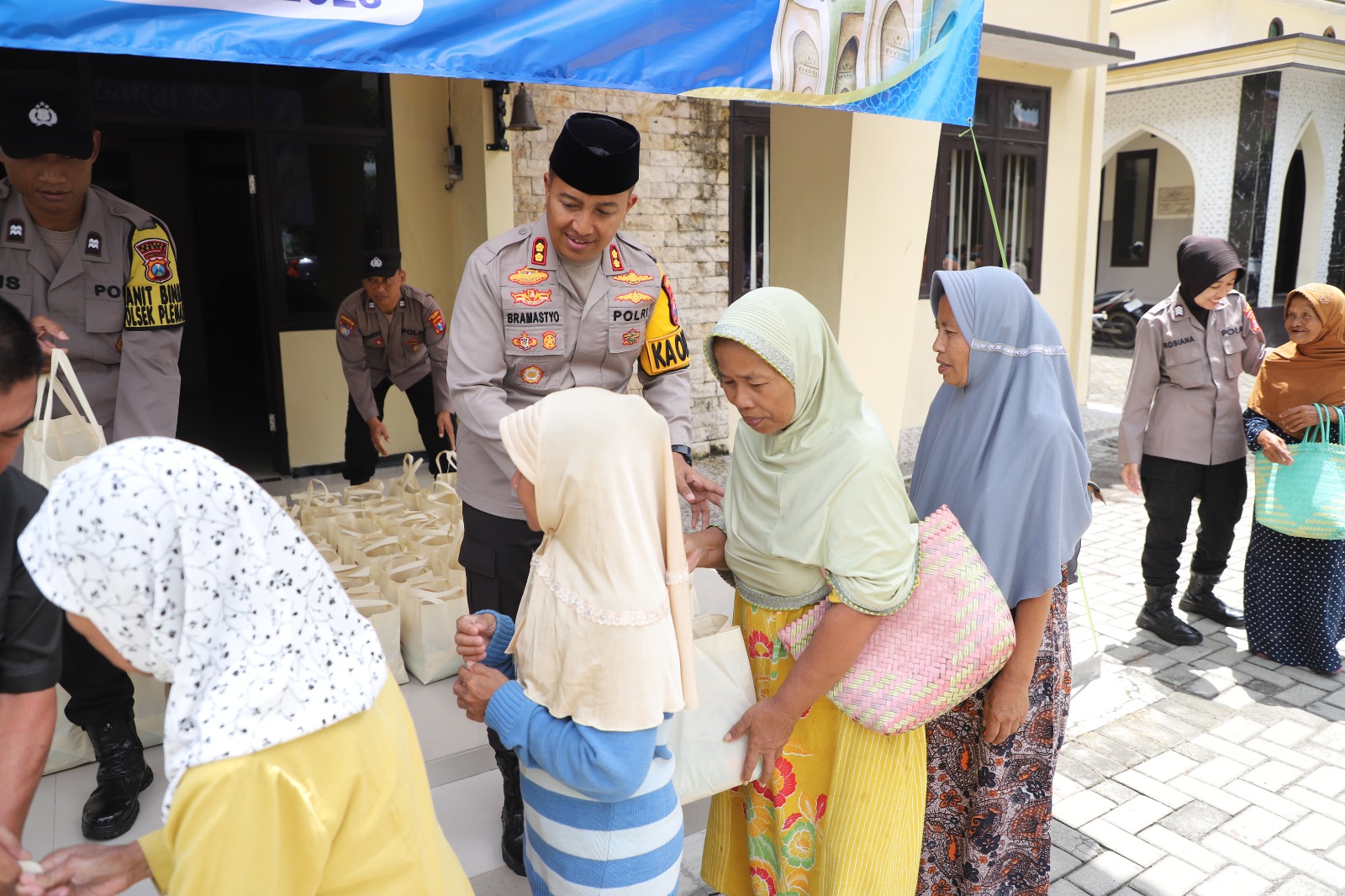 Aksi bakti sosial Polres Kediri di Plemahan