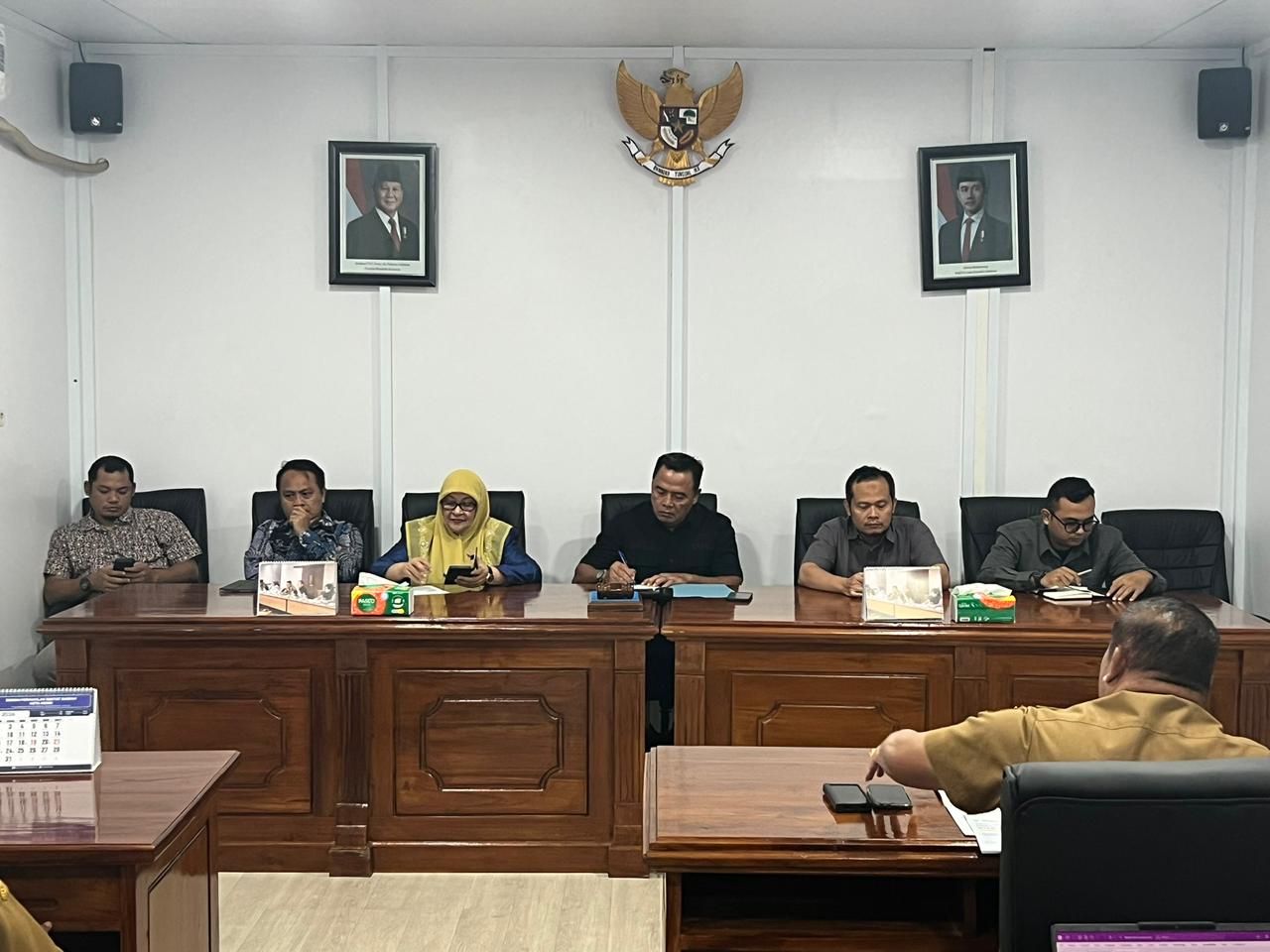 Komisi B DPRD Kota Kediri saat menggelar hearing dengan Disbudparpora Kota Kediri di Gedung Nasional Indonesia (GNI), Selasa (3/3).