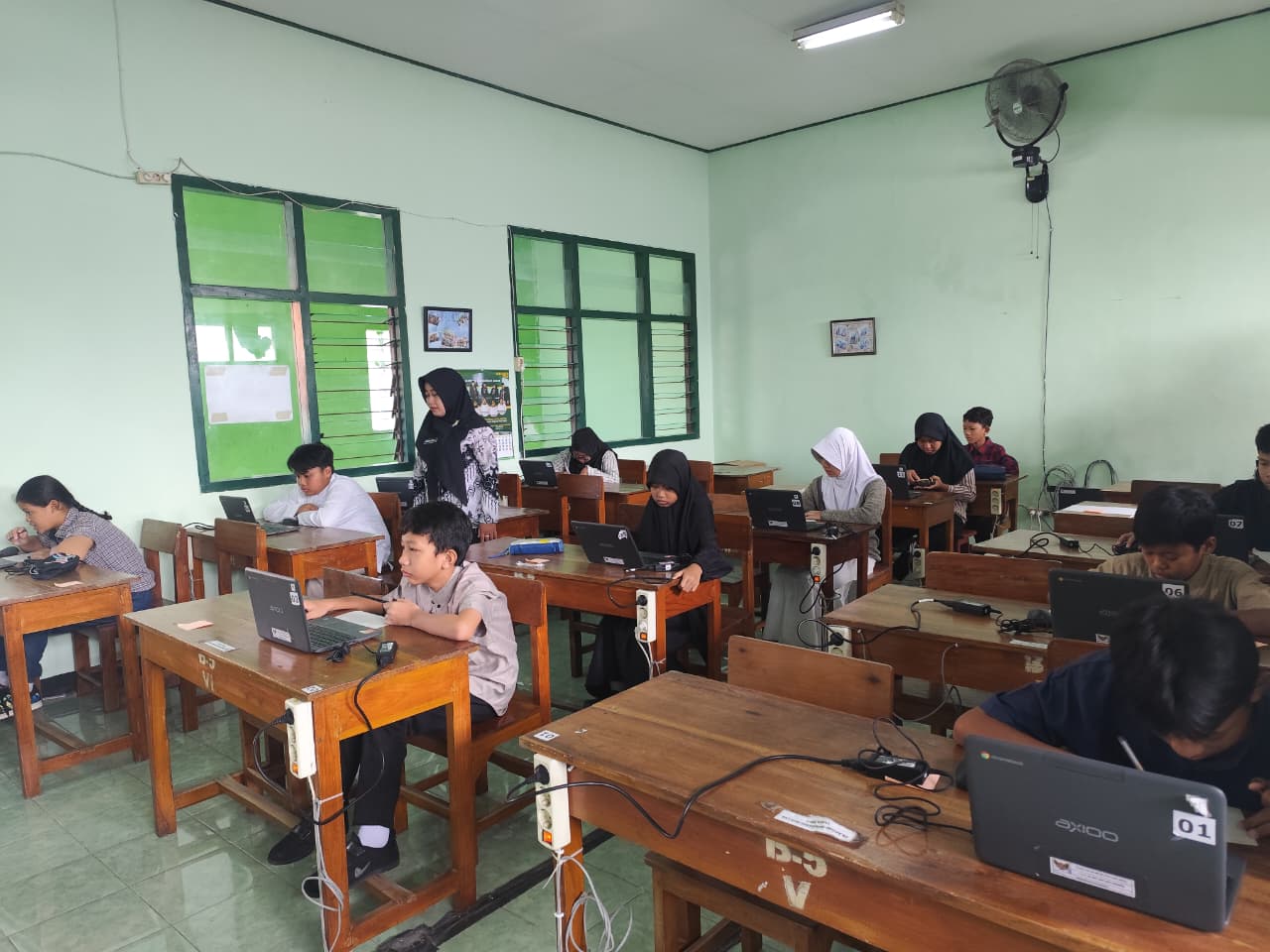 Siswa SDN Banjaran 5 saat mengikuti try out TKA di akhir Februari lalu. 