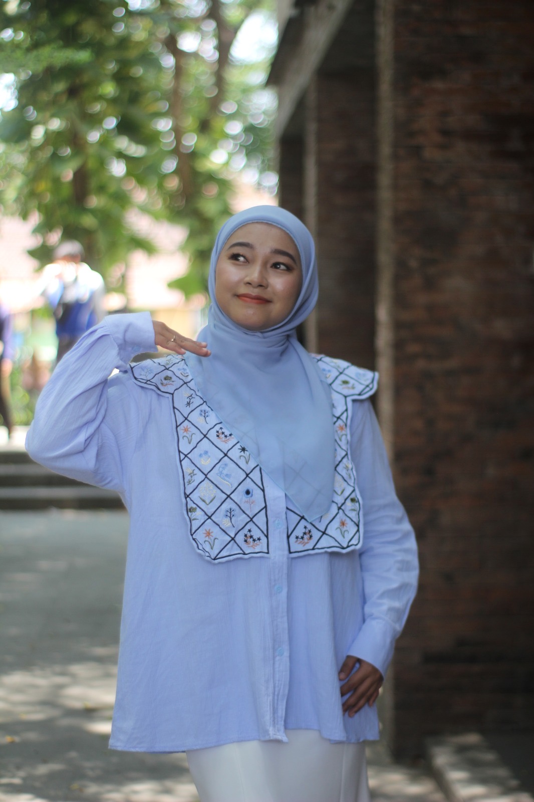 Salah satu warna yang diprediksi menjadi tren pakaian Lebaran 2026.