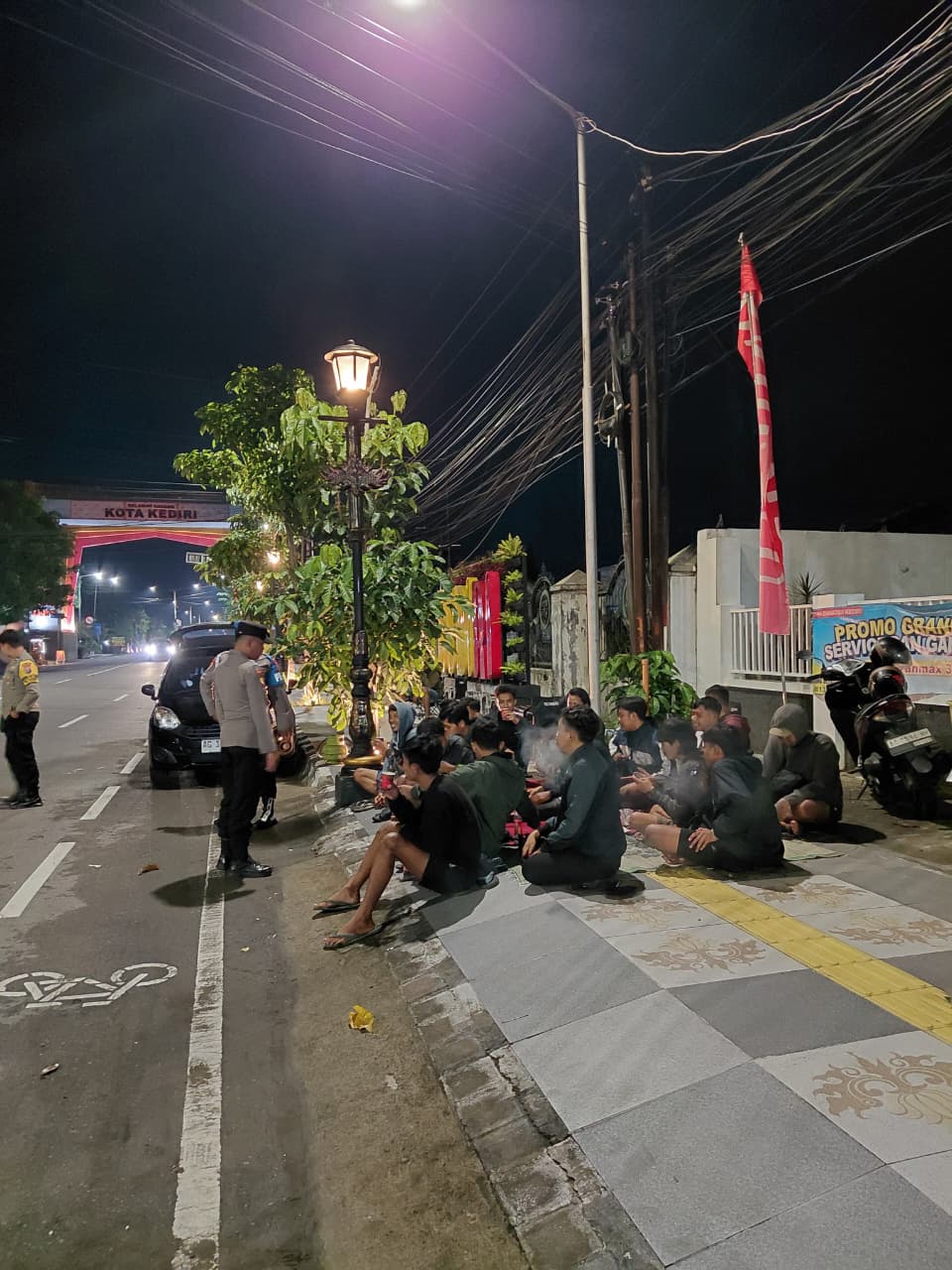 Satpol PP dan Polsek Ngasem gelar patroli gabungan 