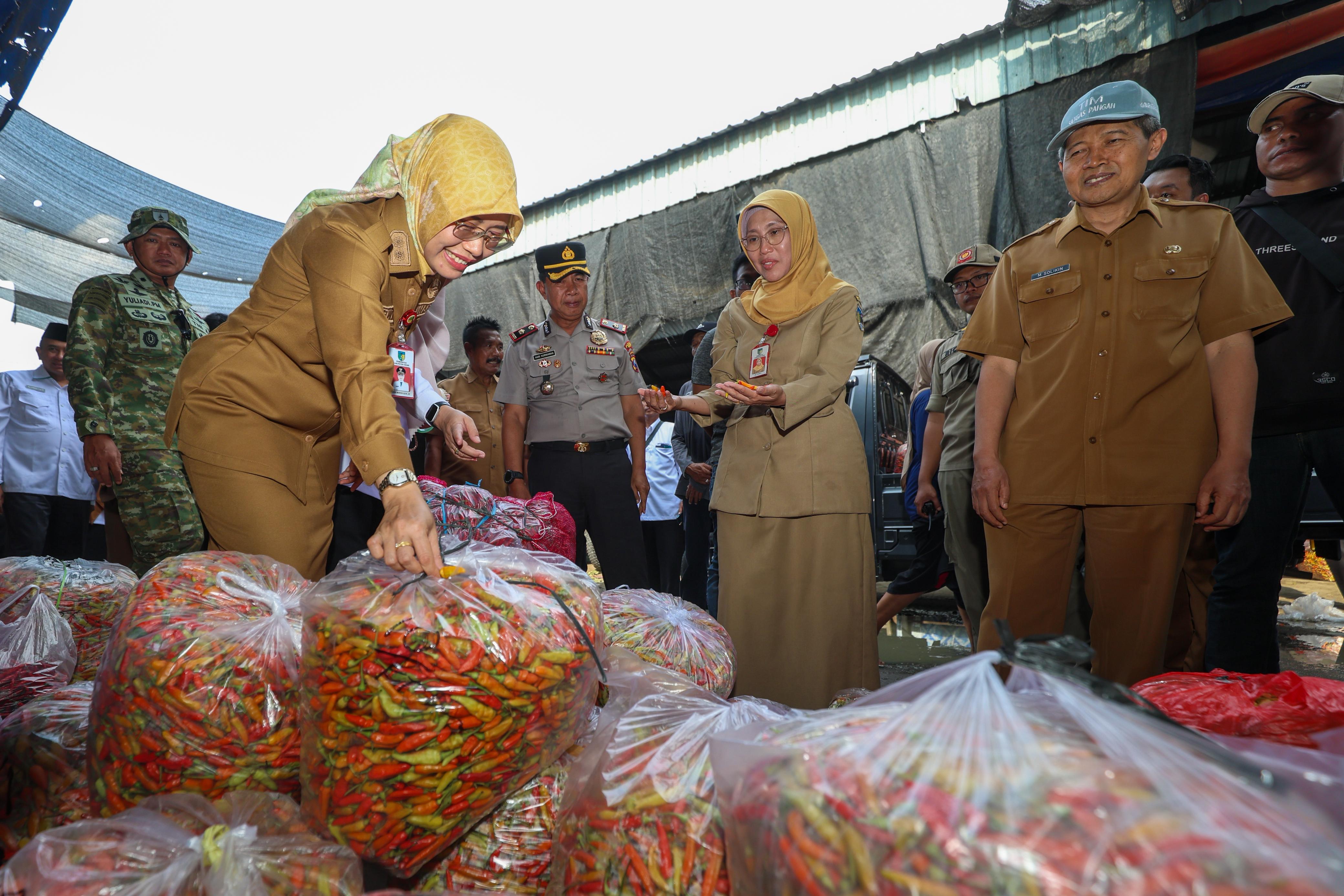 Forkopimda Kediri Pantau Harga Bahan Pokok di Pasar Jelang Lebaran.