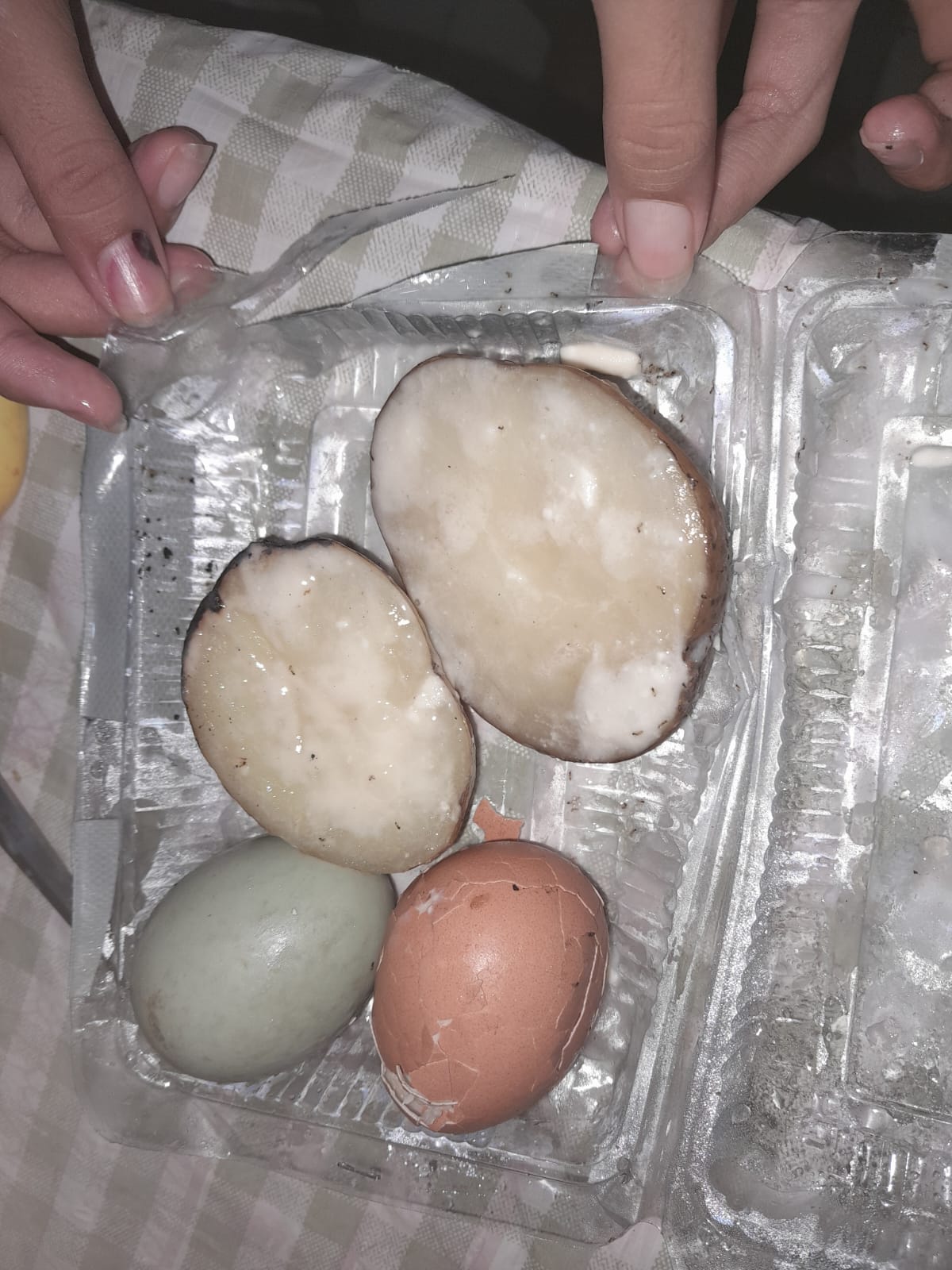 Menu MBG Ramadan yang diterima pelajar salah satu SMP negeri di Kabupaten Kediri.