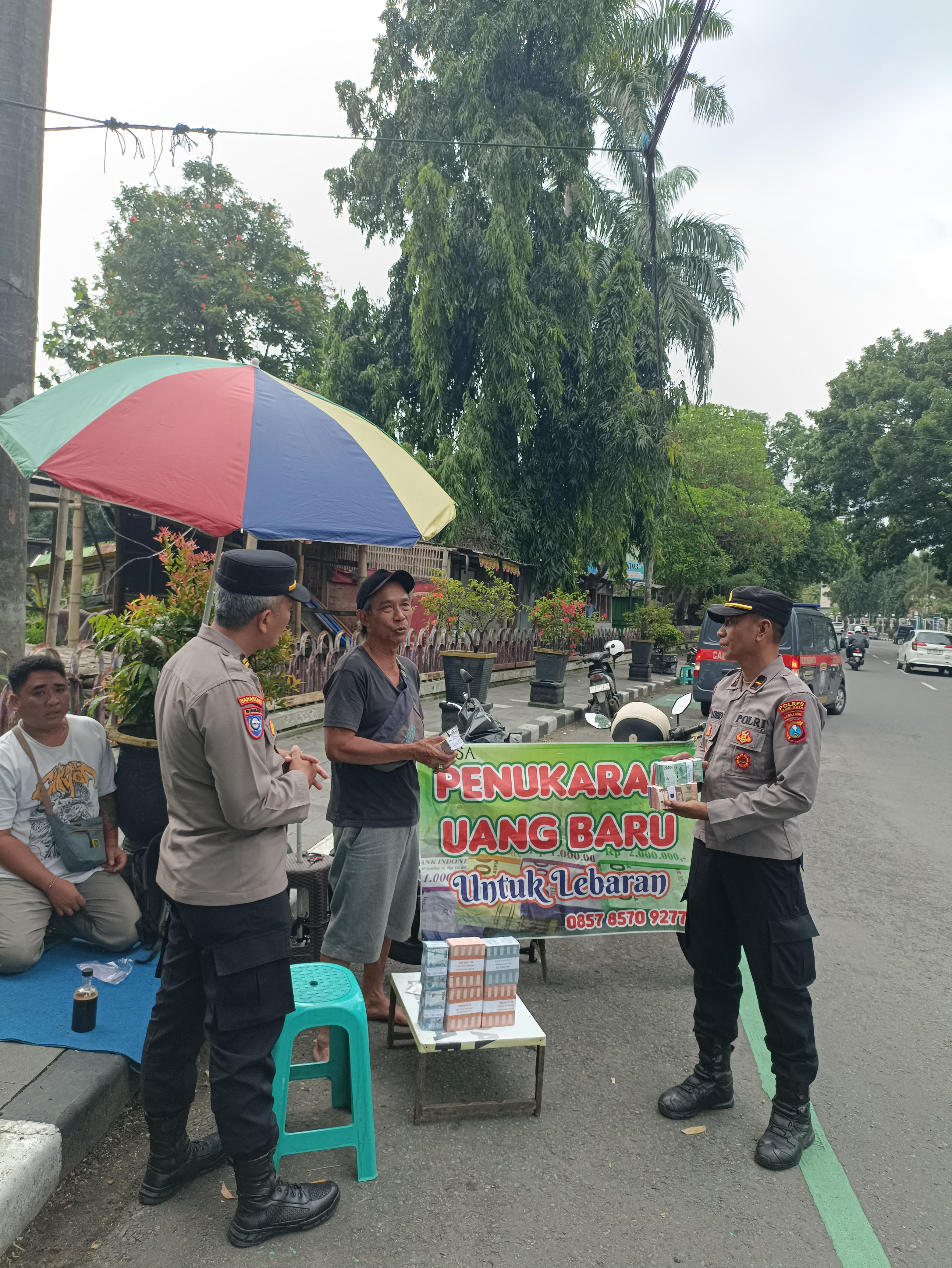 Polisi sedang memberikan imbauan kepada pemilik jasa penukaran uang agar lebih berhati-hati terhadap keberadaan uang palsu.