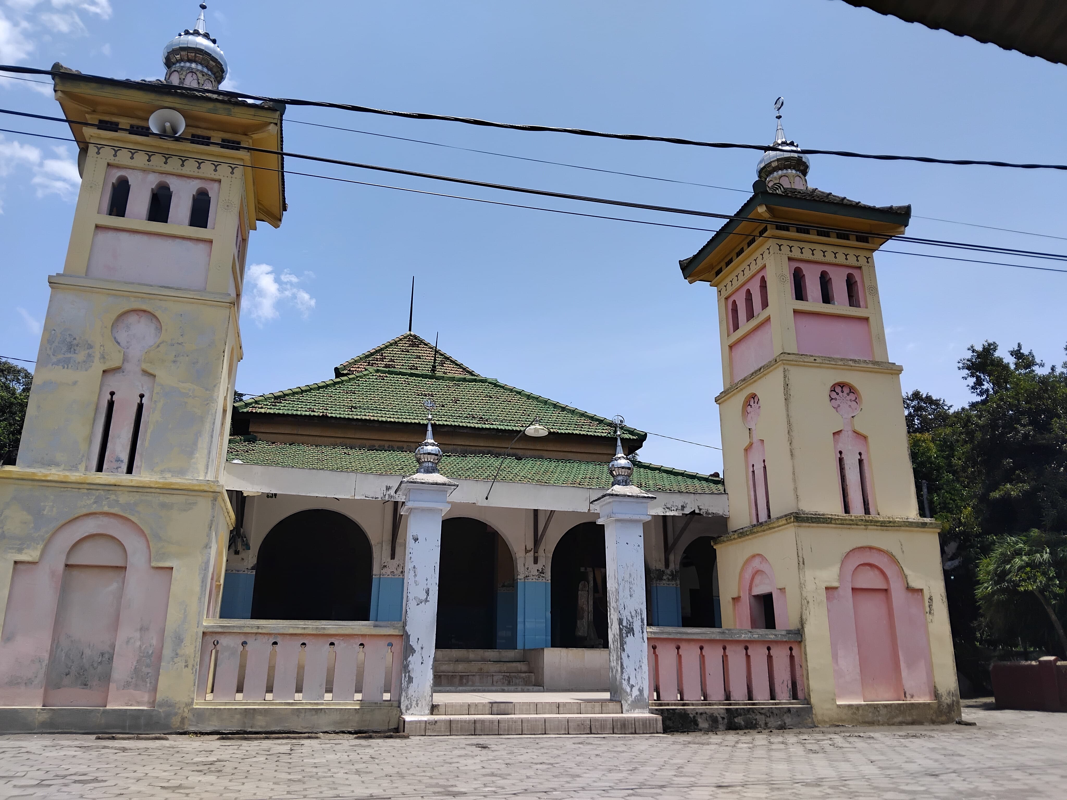 Masjid tua dengan arsitektur unik di Desa Tambakrejo (Diana Yunita)