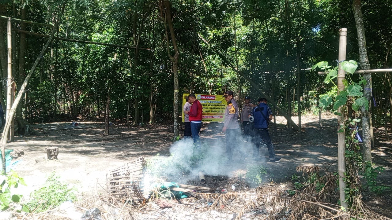 Polsek Plosoklaten lakukan pengecekan dugaan judi sabung ayam
