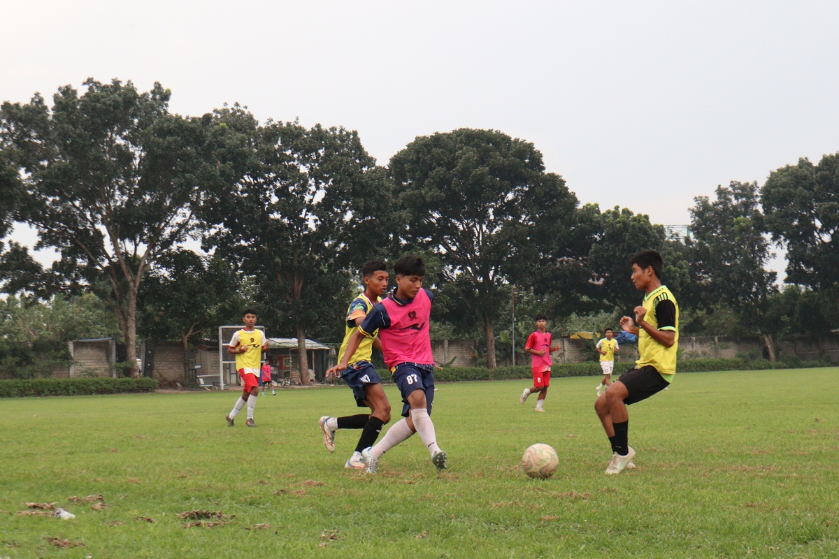 Seleksi Inter Kediri U-17 tahap kedua berlangsung pada Sabtu (14/3) di lapangan Kelurahan Ngronggo, Kota Kediri.