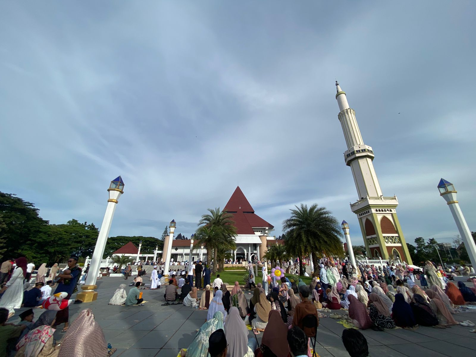 Suasana Salat Idul Fitri 1447 Hijriah di Masjid An-Nuur Pare, Kabupaten Kediri.