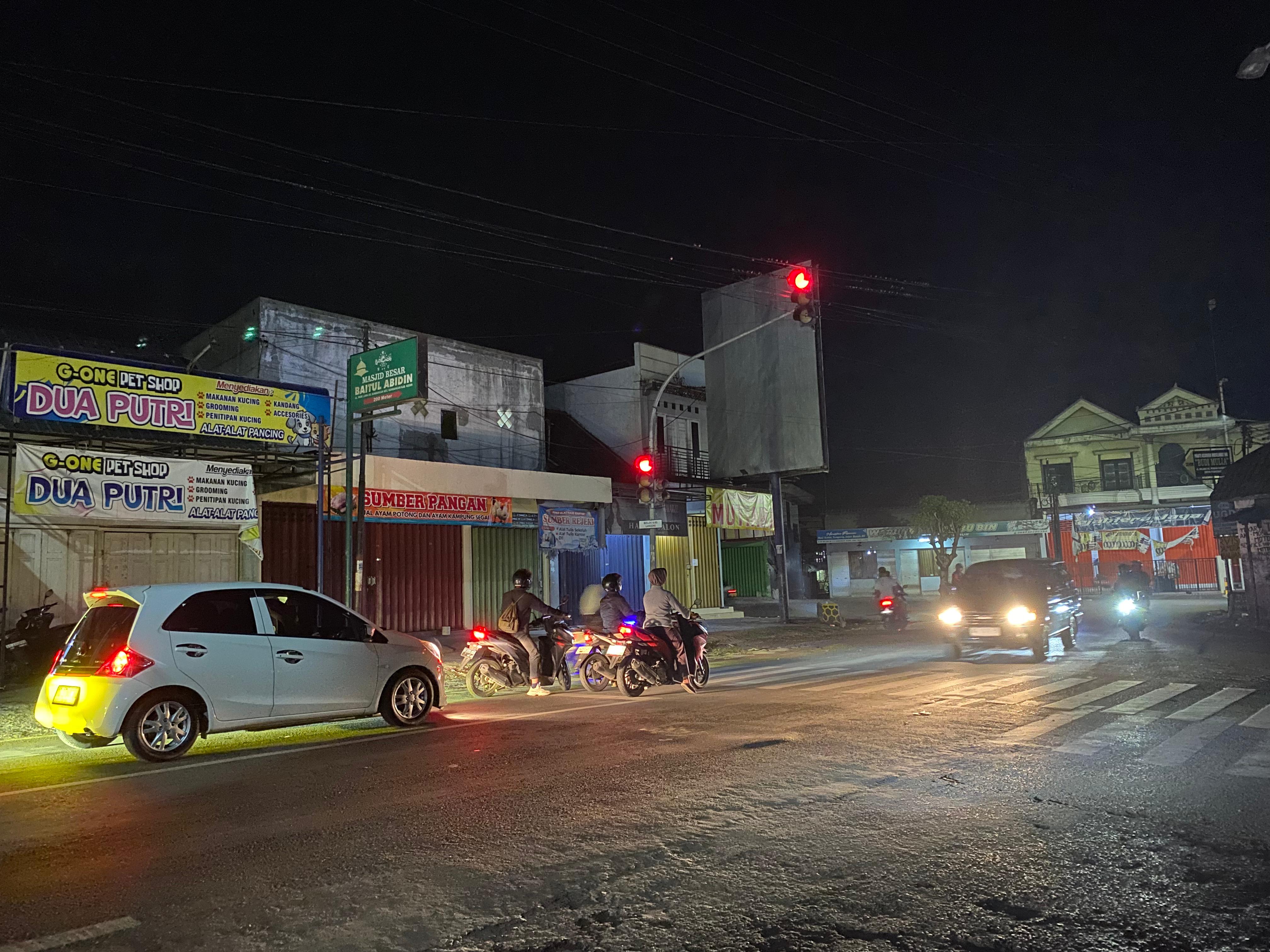 Lalin di simpang empat Kandangan Kediri.