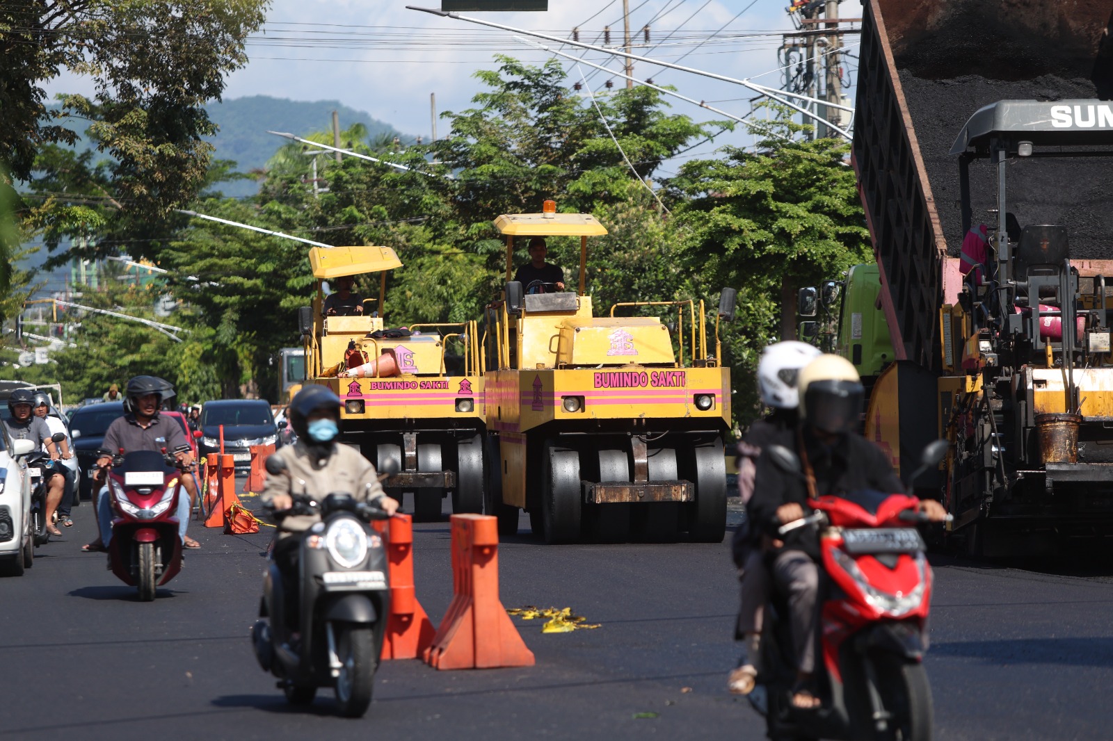 TRANSFER PUSAT: Perbaikan ruas jalan di Jl Imam Bonjol Kota Kediri minggu lalu menggunakan dana alokasi umum dari Pusat.