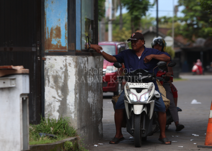Retribusi pasar jadi salah satu pemasukan pendapatan daerah. (Foto Wahyu Adji) 
