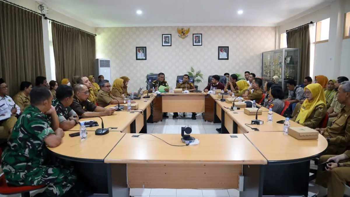 Tim Satgas MBG Kota Kediri rapat bersama Kejaksaan Negeri Kota Kediri, koordinator wilayah SPPI, dan instansi terkait, di ruang rapat Bappeda Kota Kediri, Senin (31/3). (Foto: Pemkot Kediri)