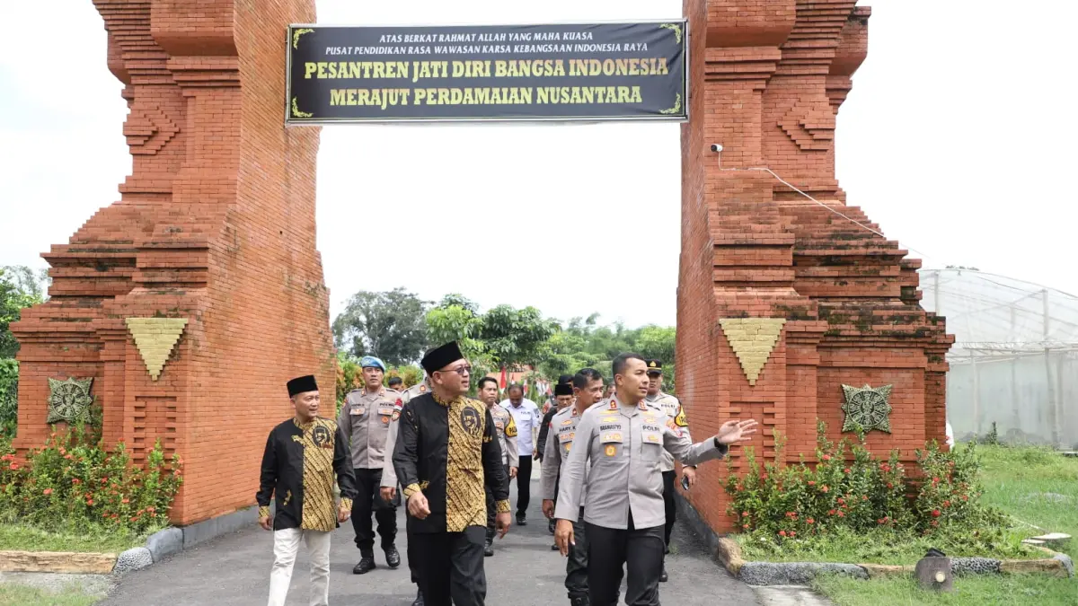 Polres Kediri untuk memperkuat silaturahmi sekaligus menanamkan nilai kebangsaan. Hal itu diwujudkan melalui kegiatan sambung roso dan halal bihalal bersama kalangan budayawan serta pengelola pendidikan kebangsaan.