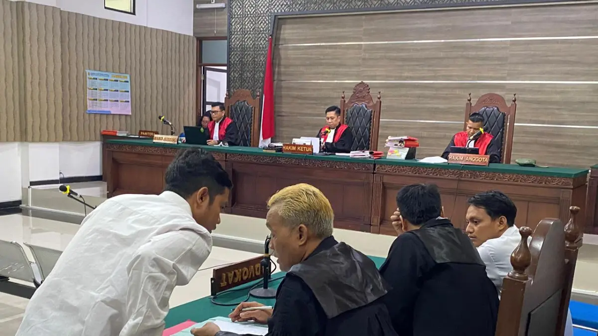 Suasana sidang pelemparan bom molotov di PN Kediri. (HILDA NURMALA RISANI/JPRK)