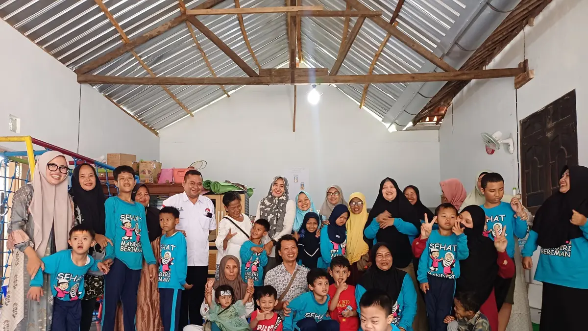 Anak-anak berkebutuhan khusus yang mengikuti pembelajaran di Omah Stimulasi PKBM Krisna, Gedangsewu, Pare. (Foto: Ayu Isma)