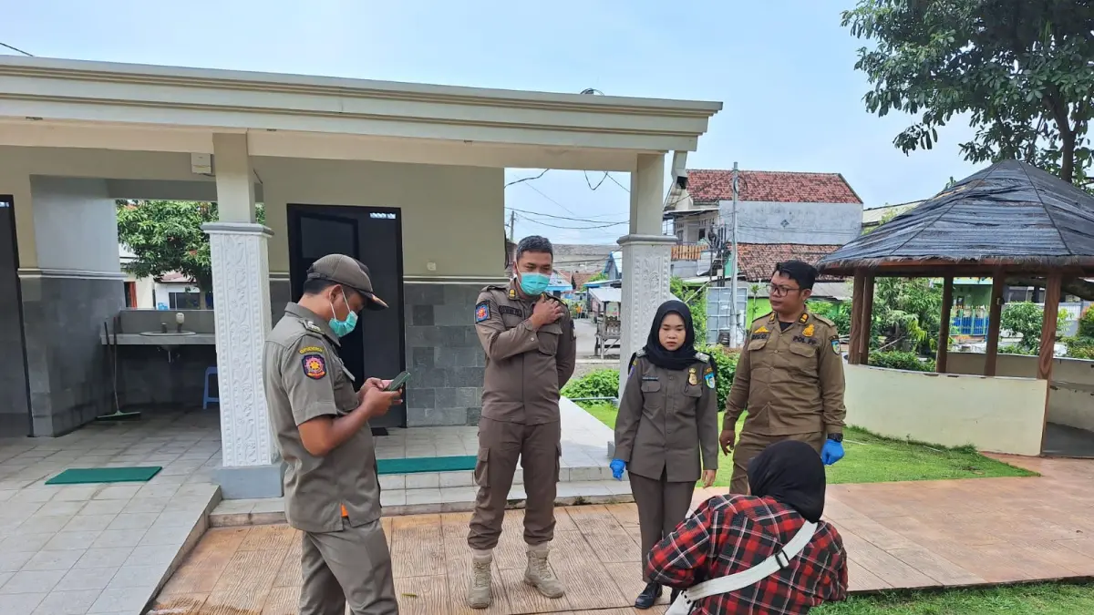 Satpol PP evakuasi wanita linglung di area SLG kembali ke keluarga 