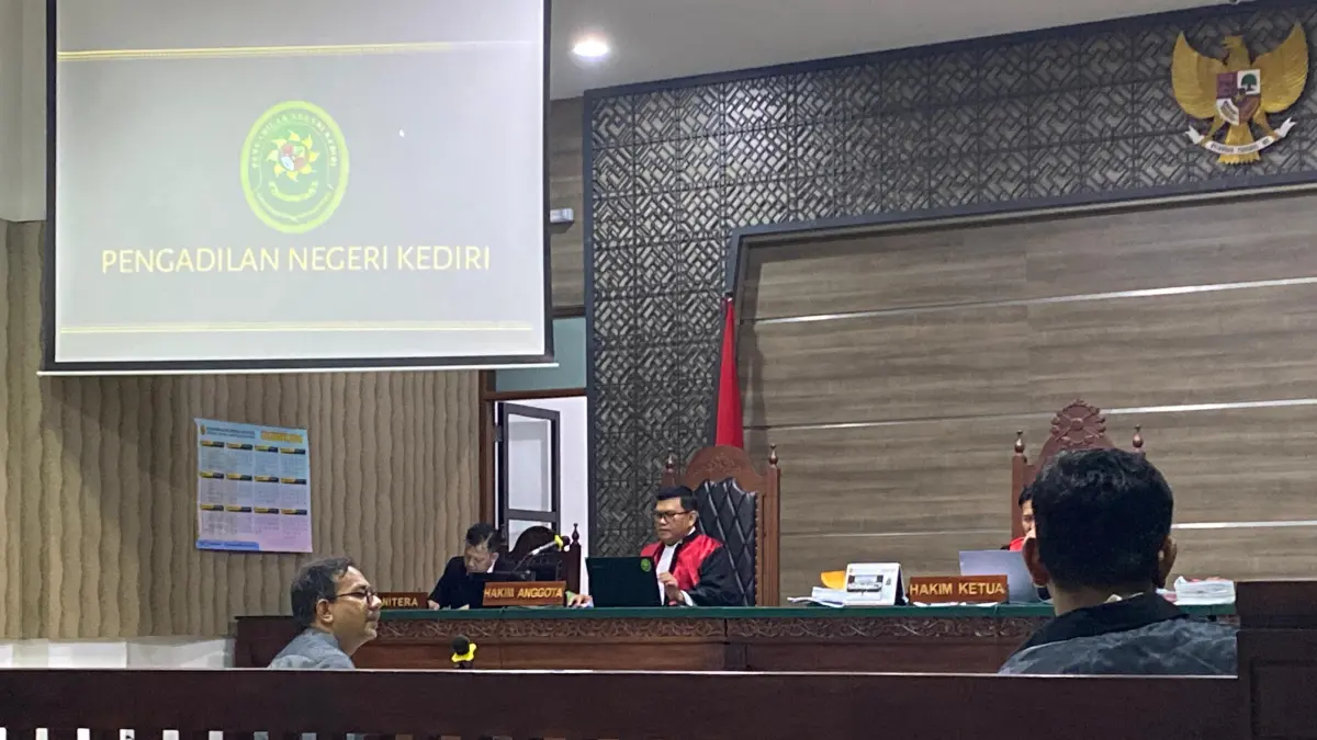 Pegiat HAM Haris Azhar jadi saksi ahli kasus Faiz di PN Kediri. (Hilda Nurmala Risani/JPRK)