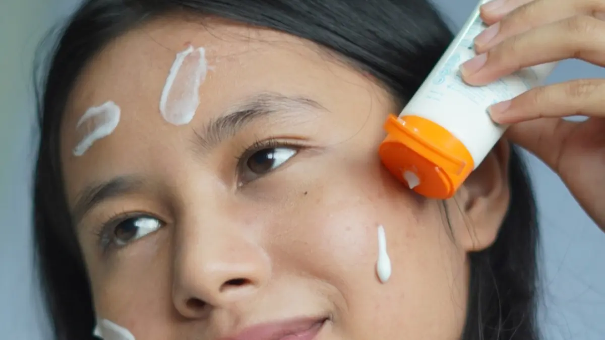 Cara reapply sunscreen tanpa merusak make up (Diana Yunita)