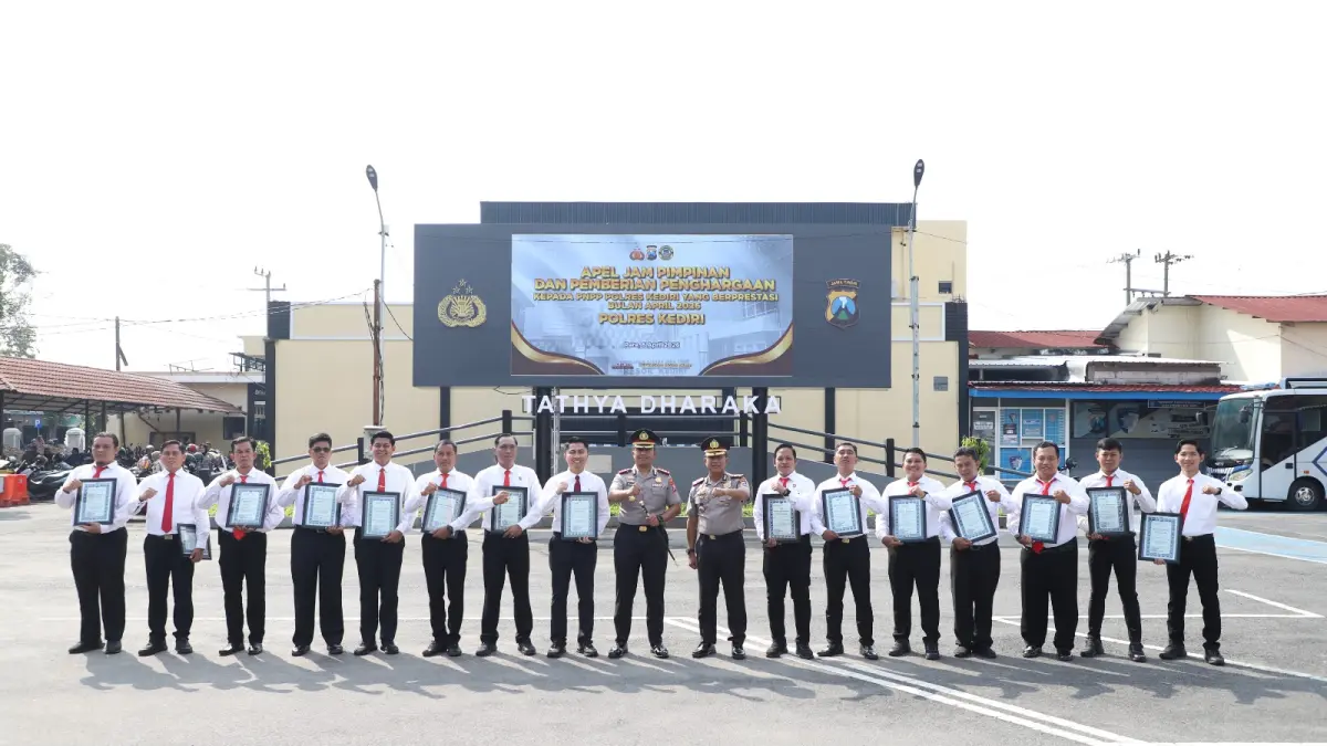Kapolres Kediri beri apresiasi pada anggota berprestasi