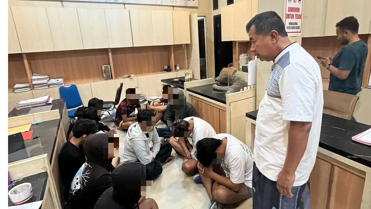 Wakapolres melakukan pembinaan pada para terduga pelaku pengeroyokan
