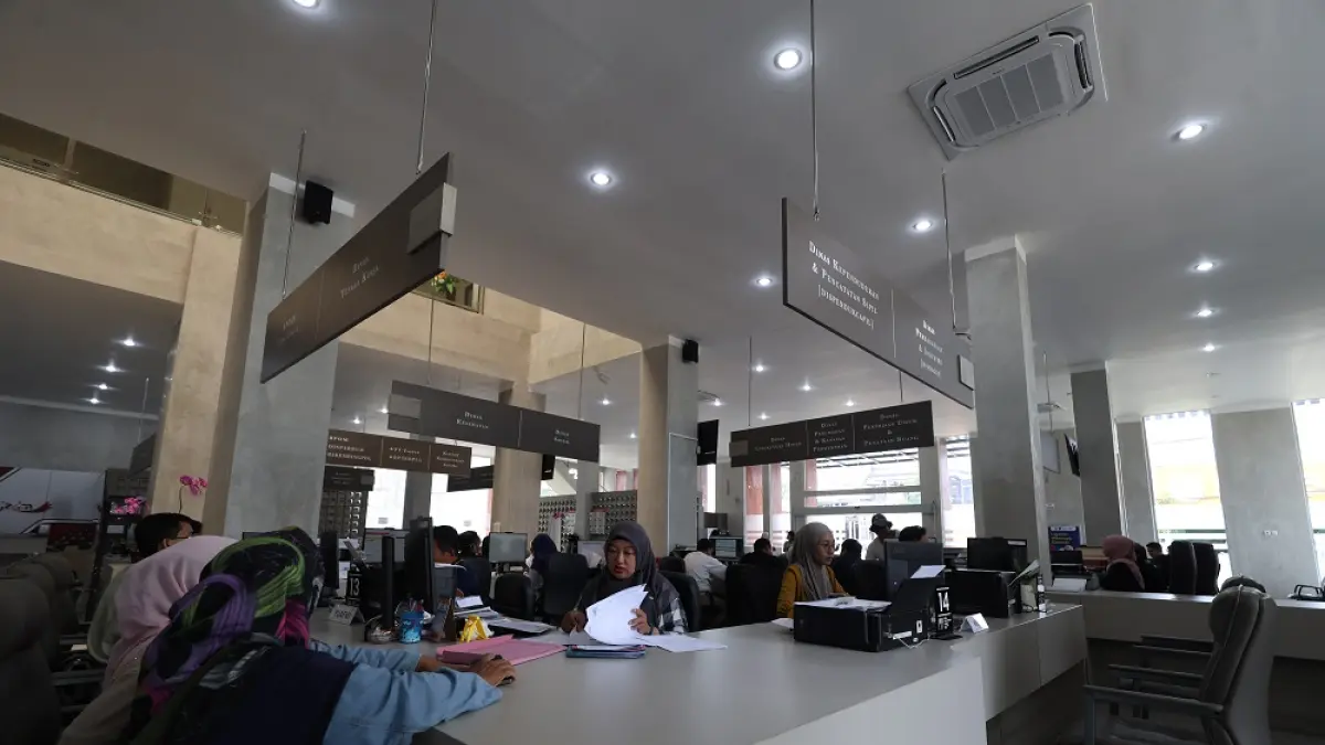 Pegawai yang WFH, sehari sebelumnya mereka wajib melaporkan lokasi tempat bekerja atau rumahnya. Tidak hanya itu, pegawai juga harus melaporkan kendaraan yang digunakan. (Foto Wahyu Adji)