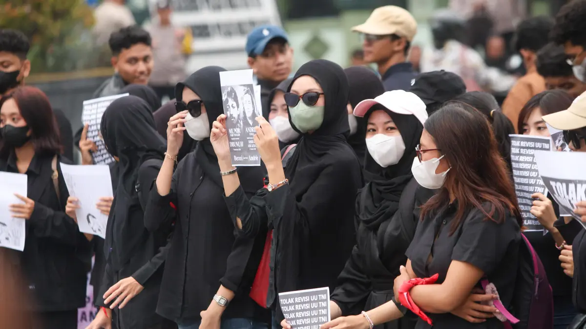Puluhan mahasiswa PSDKU Universitas Brawijaya Gelar Aksi Solidaritas untuk Andrie Yunus di Bundaran Sekartaji. (Wahyu Adji/JPRK)