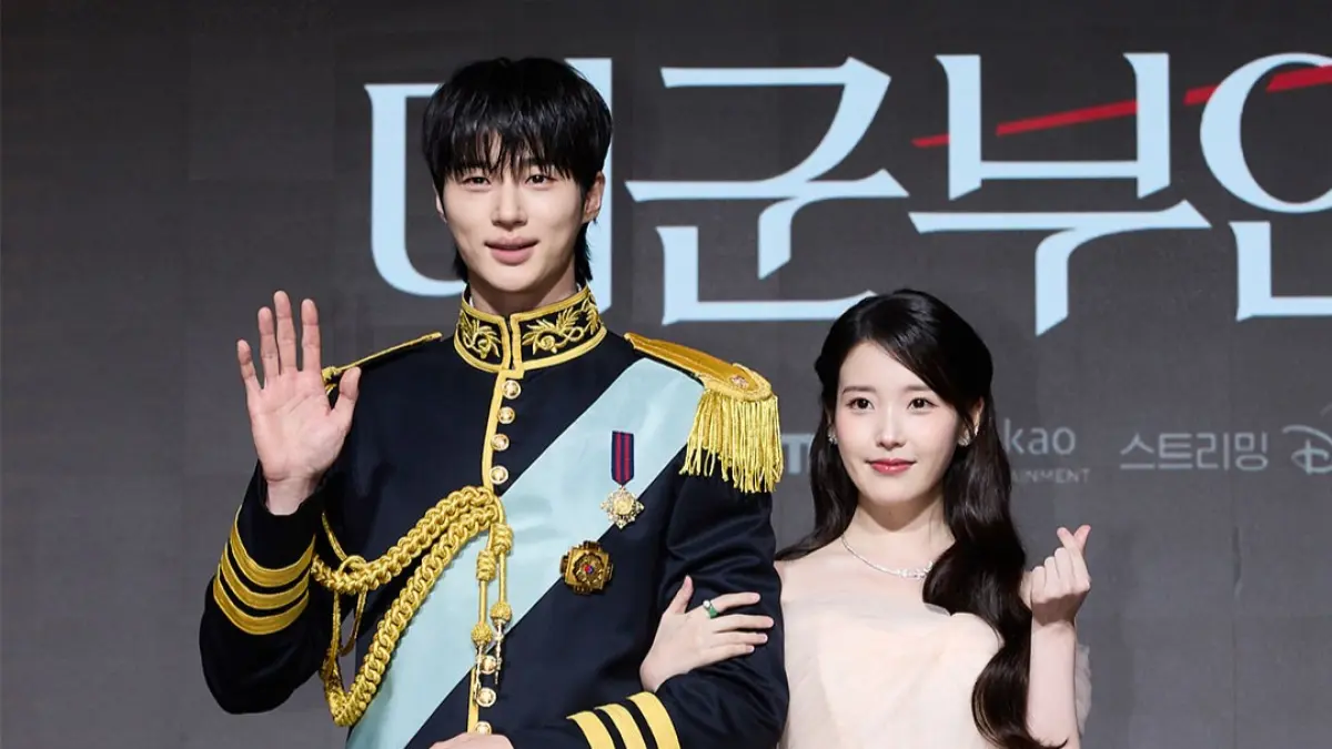 IU dan Byun Woo-Seok, Drama Perfect Crown 