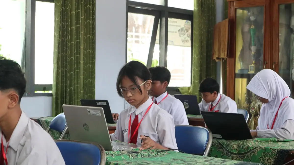 Siswa SDN Mojoroto 3 mengikuti try out TKA, Senin (13/4). Dari dua mata pelajaran yang diujikan, matematika jadi yang paling ditakuti. (Ayu Isma)