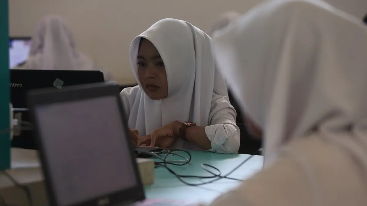 Siswa SMPN 3 Grogol mengerjakan soal TKA matematika. (Foto: Wahyu Adji)