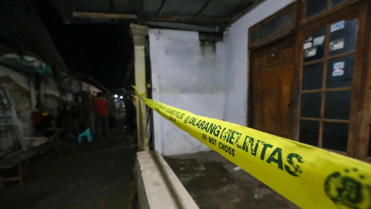 Garis polisi terpasang di rumah duka. (Wahyu Adji/JPRK)