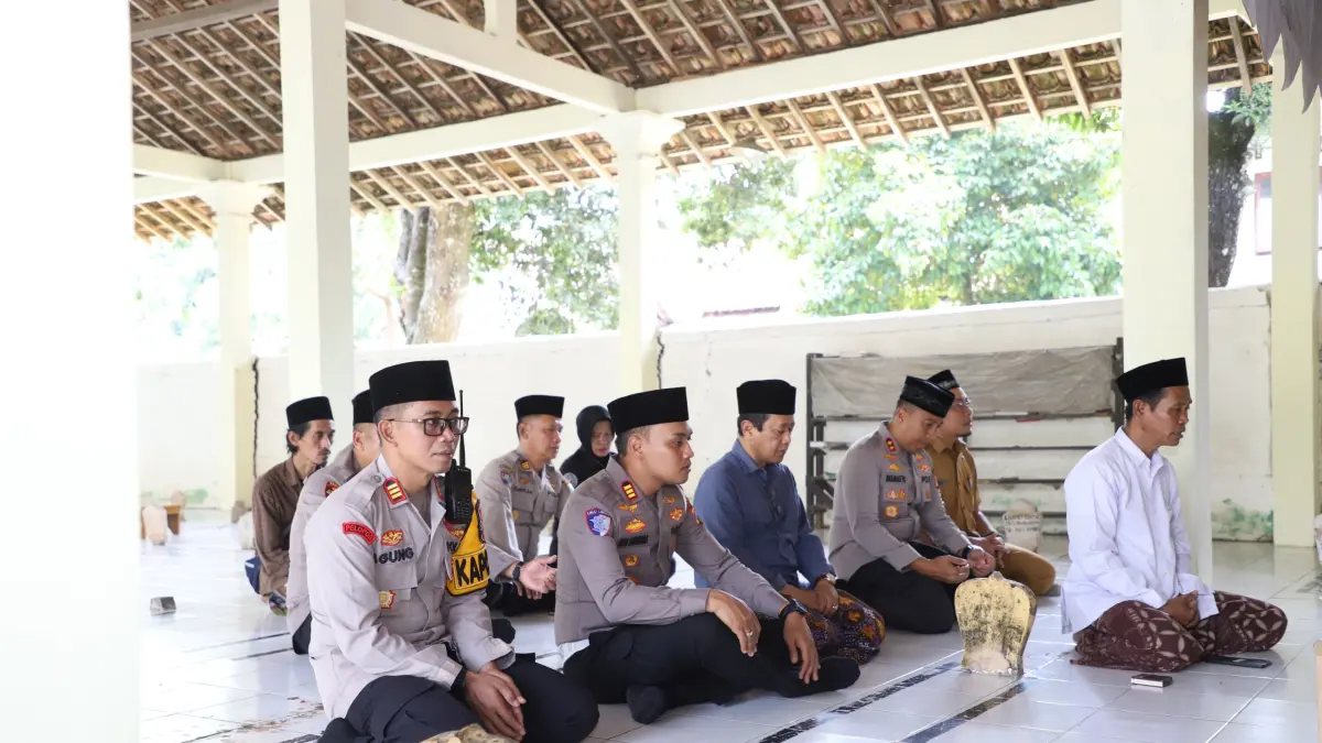 Kapolres Kediri bersama PJU dan Ketua Himasal lakukan ziarah makam ulama