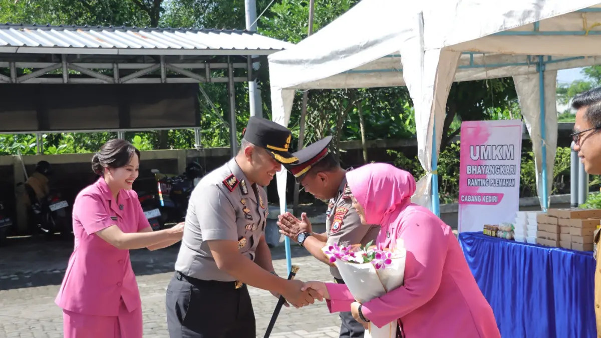 

KUNKER: AKBP Bram berkunjung ke Polsek Plemahan.
