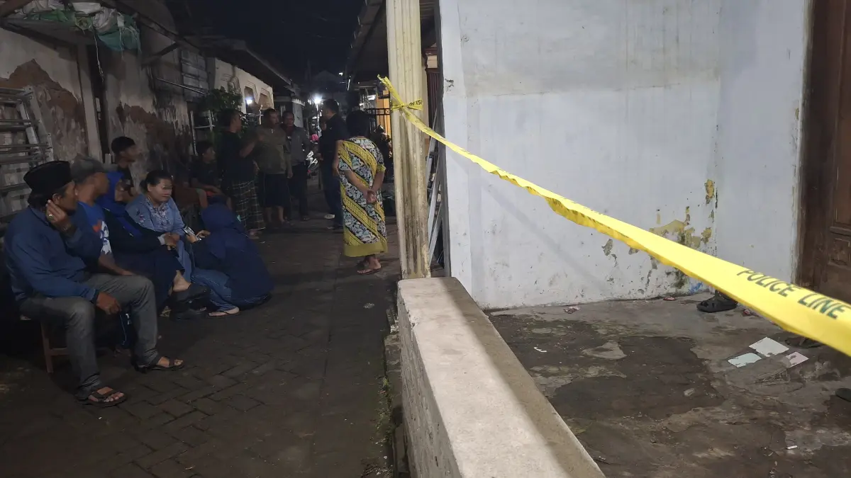 Pelayat berada di rumah duka. (Asad MS)