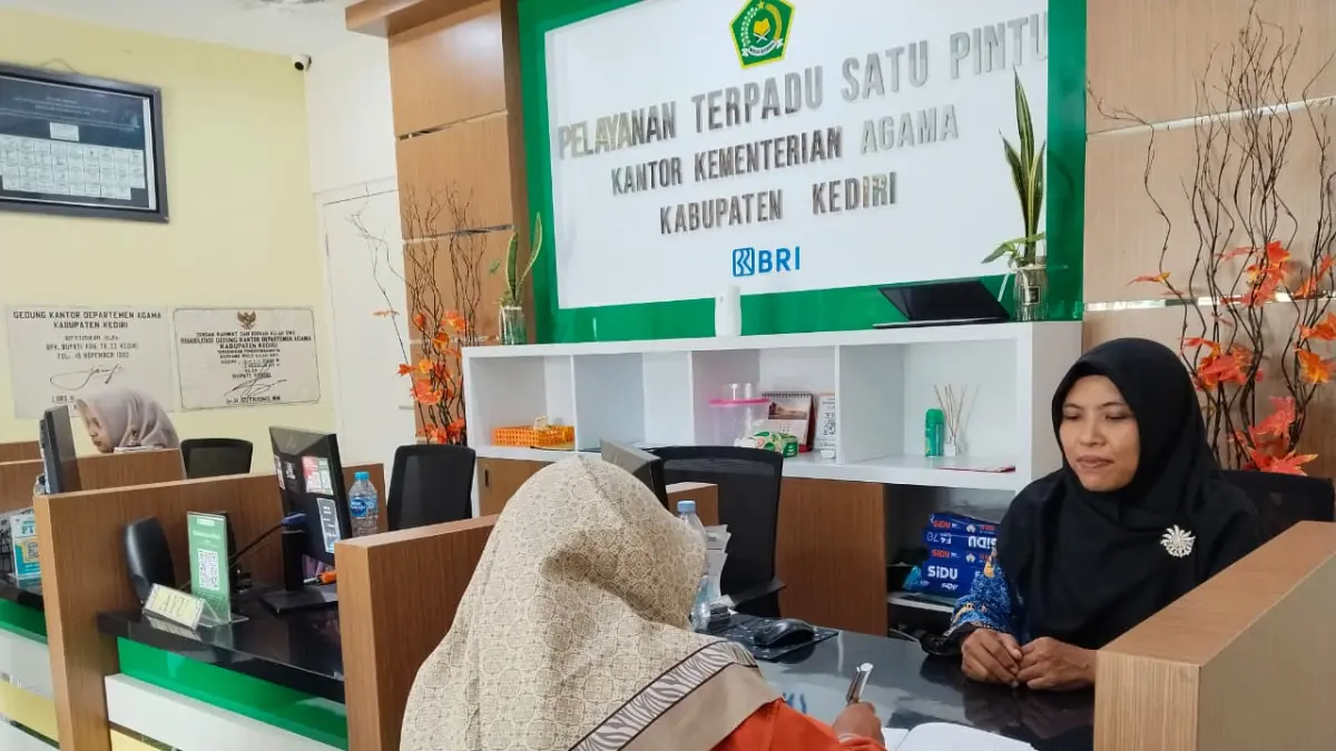 Walau WFH (17/4) Kemenag Kabupaten Kediri tetap lakukan pelayanan. (Foto Asad MS)